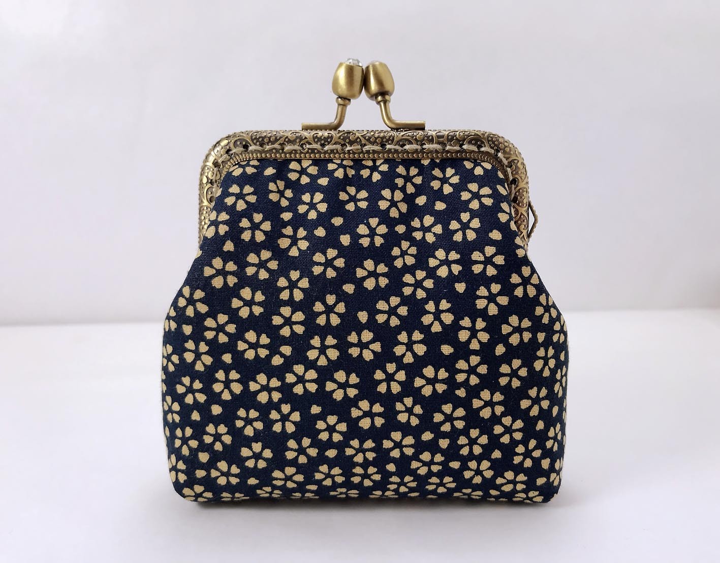 Porte-monnaie avec fermoir rectangulaire Ici ça pique